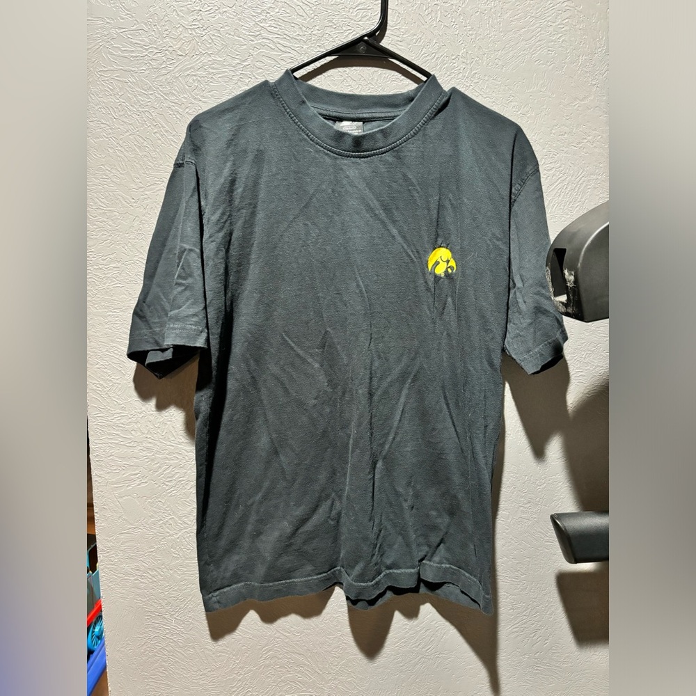 Vintage STARTER Iowa Hawkeyes embroidered tshirt size Medium
